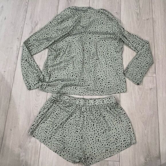 SALTWATER LUXE Floral
Short Pajamas size L - Picture 2 of 5